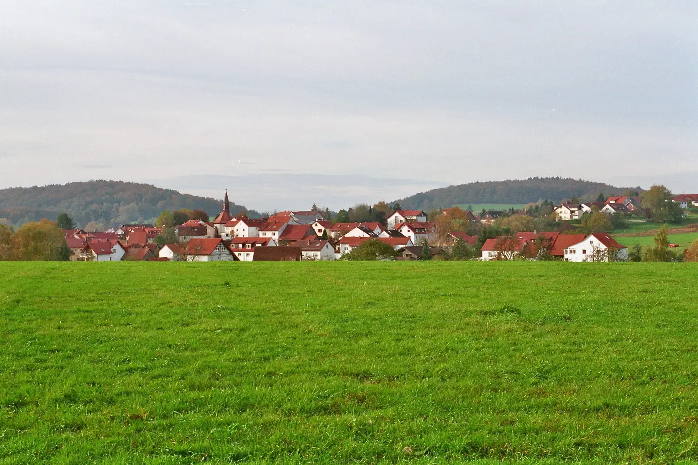 Ortsansicht des Ortes Ober-Abtsteinach, Hauptort der Gemeinde Abtsteinach in Südhessen, Hessen, …