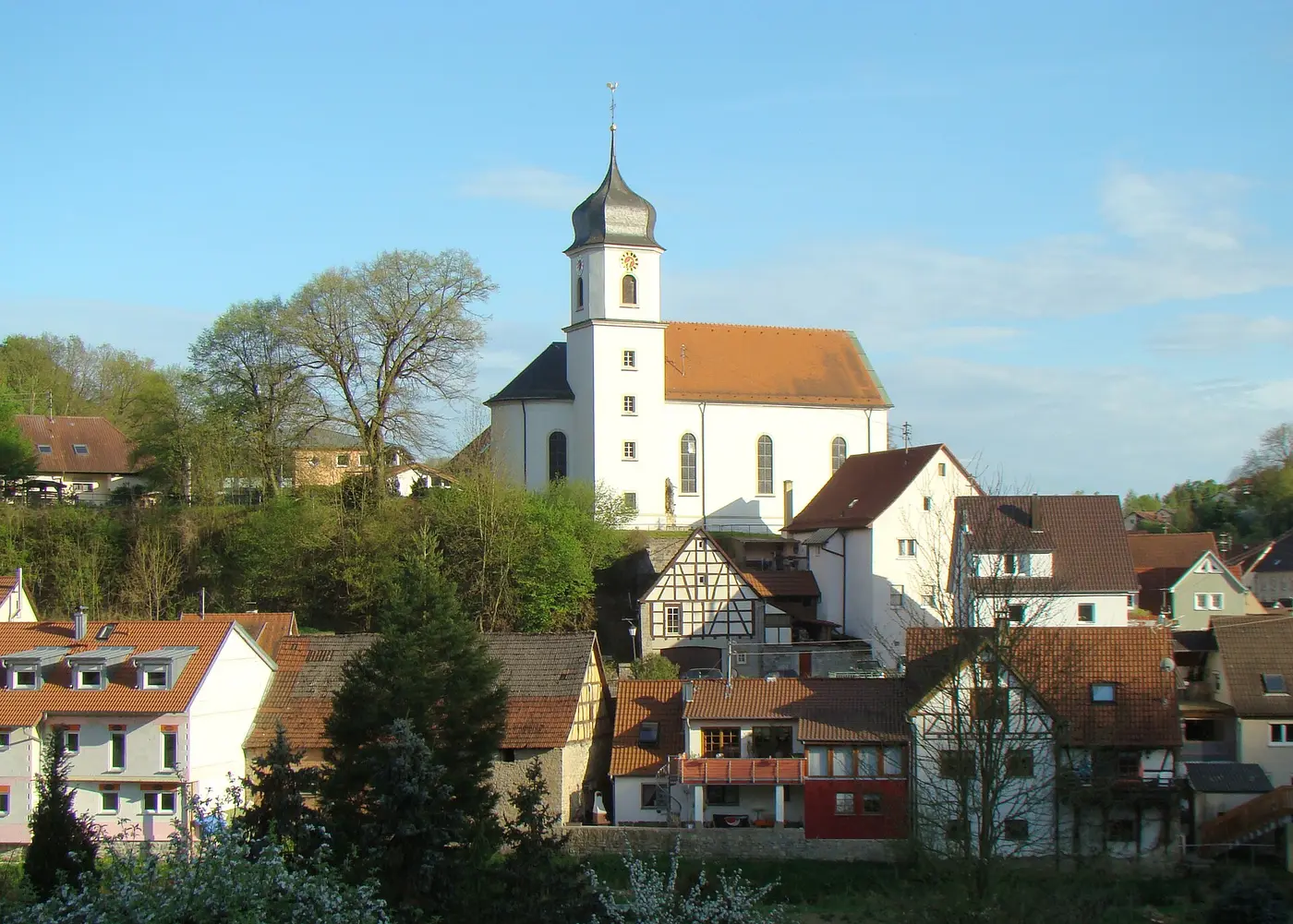 Blick zur Kirche von Billigheim-Allfeld