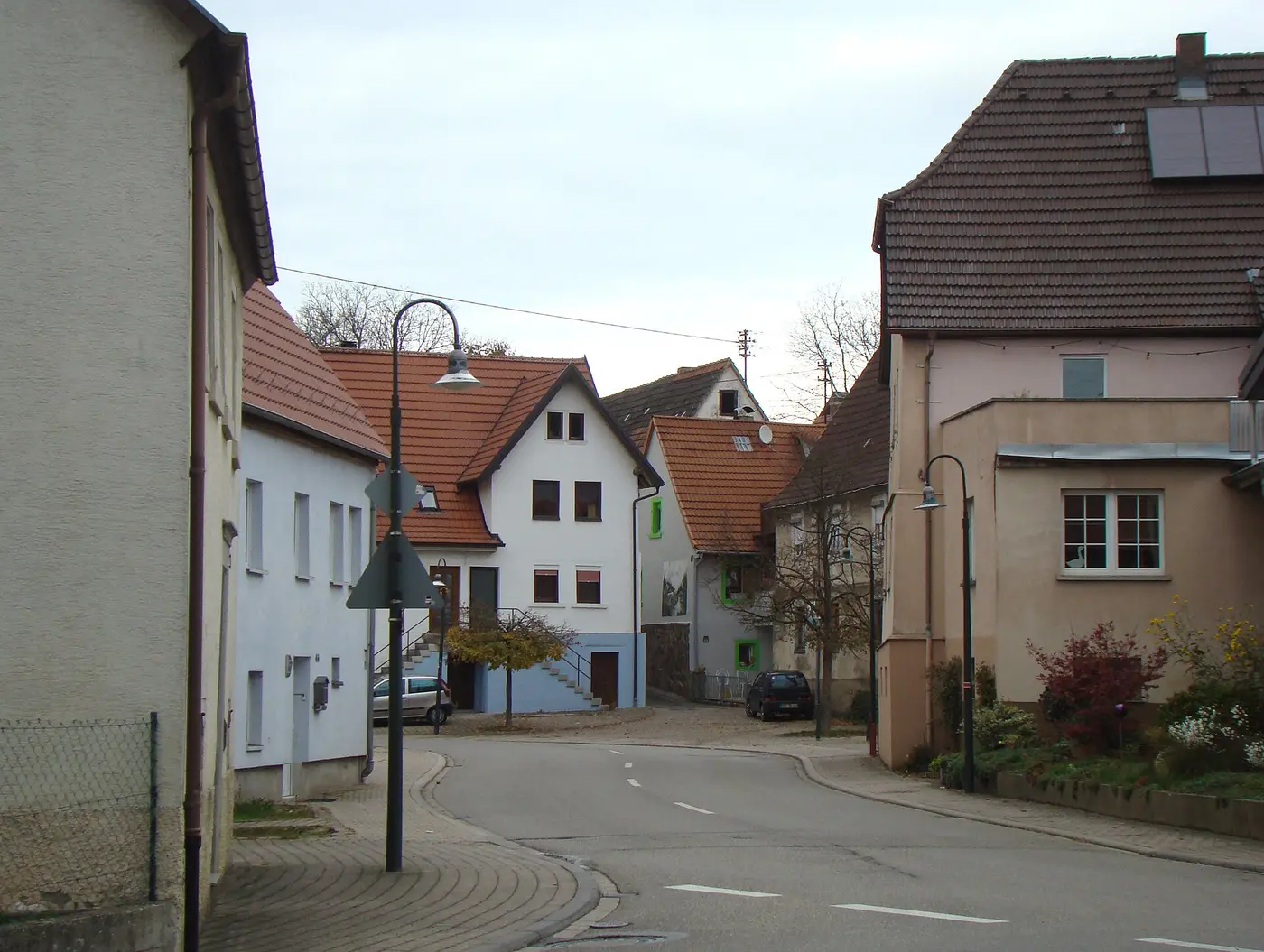 Obrigheim-Asbach, rechts hist. Gasthaus Adler