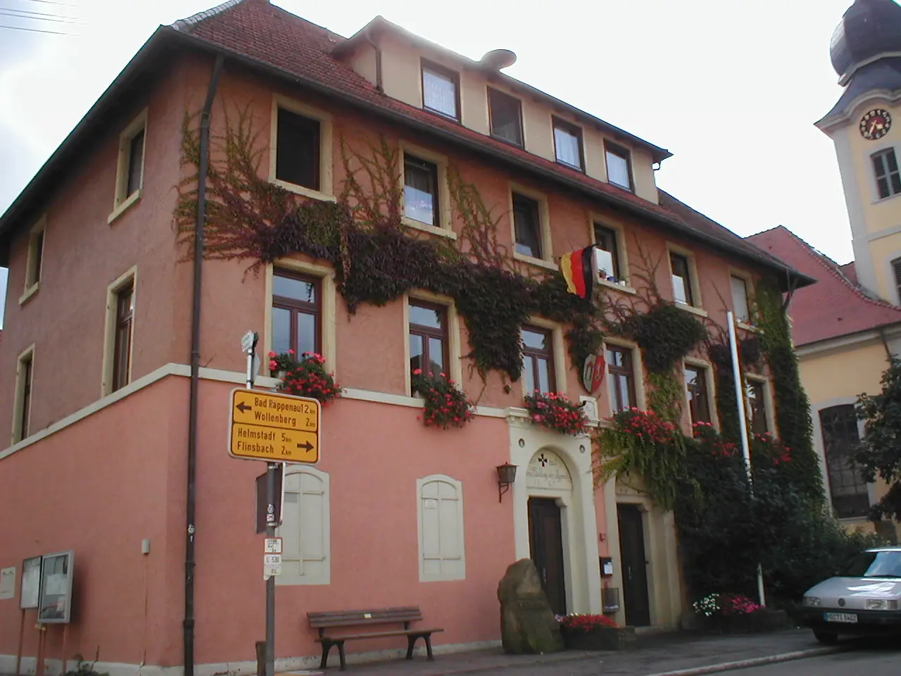 Rathaus von 1841 in Helmstadt-Bargen, DE
