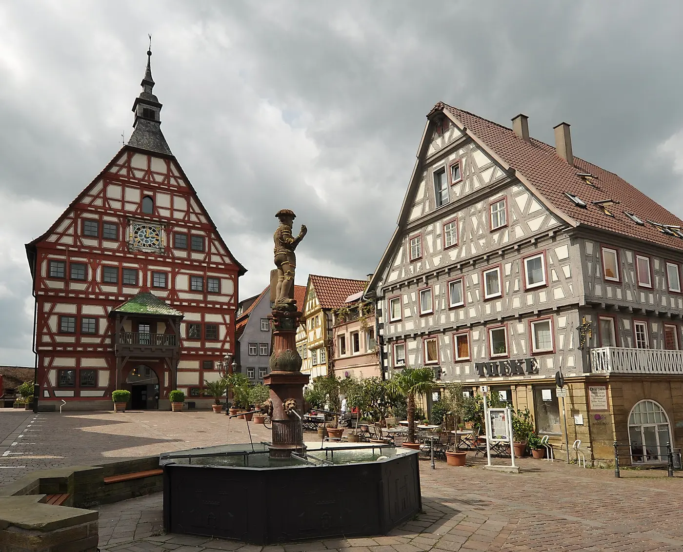 Besigheim , Marktplatz mit Rathaus