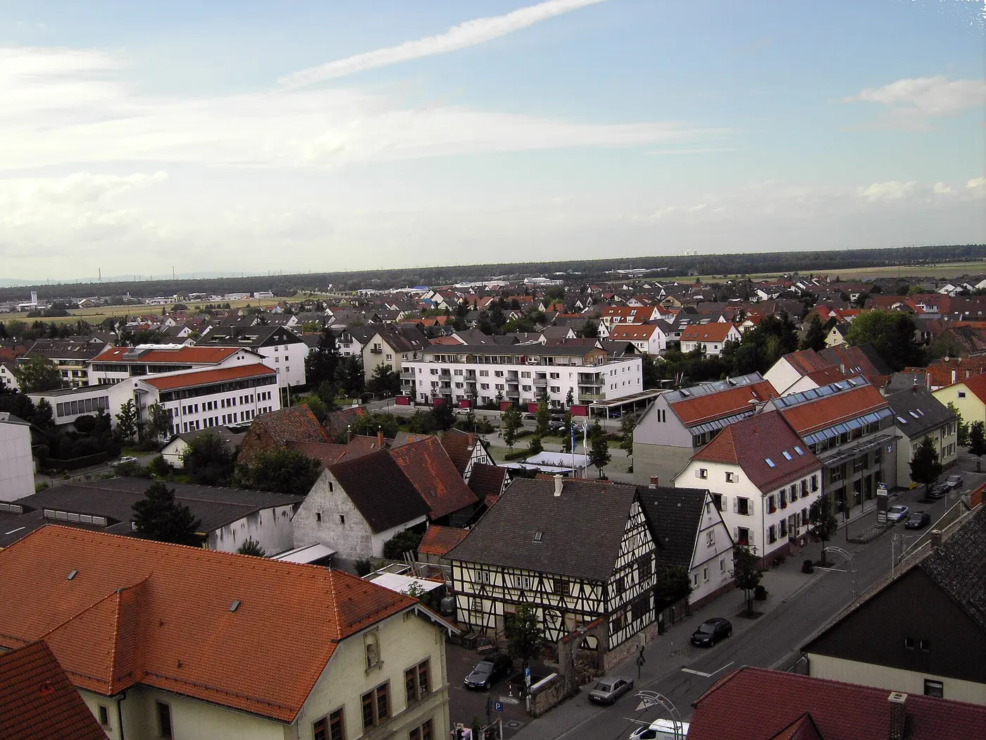 Blick vom Kirchturm in Blankenloch Richtung Rathaus und Kerns Max Haus