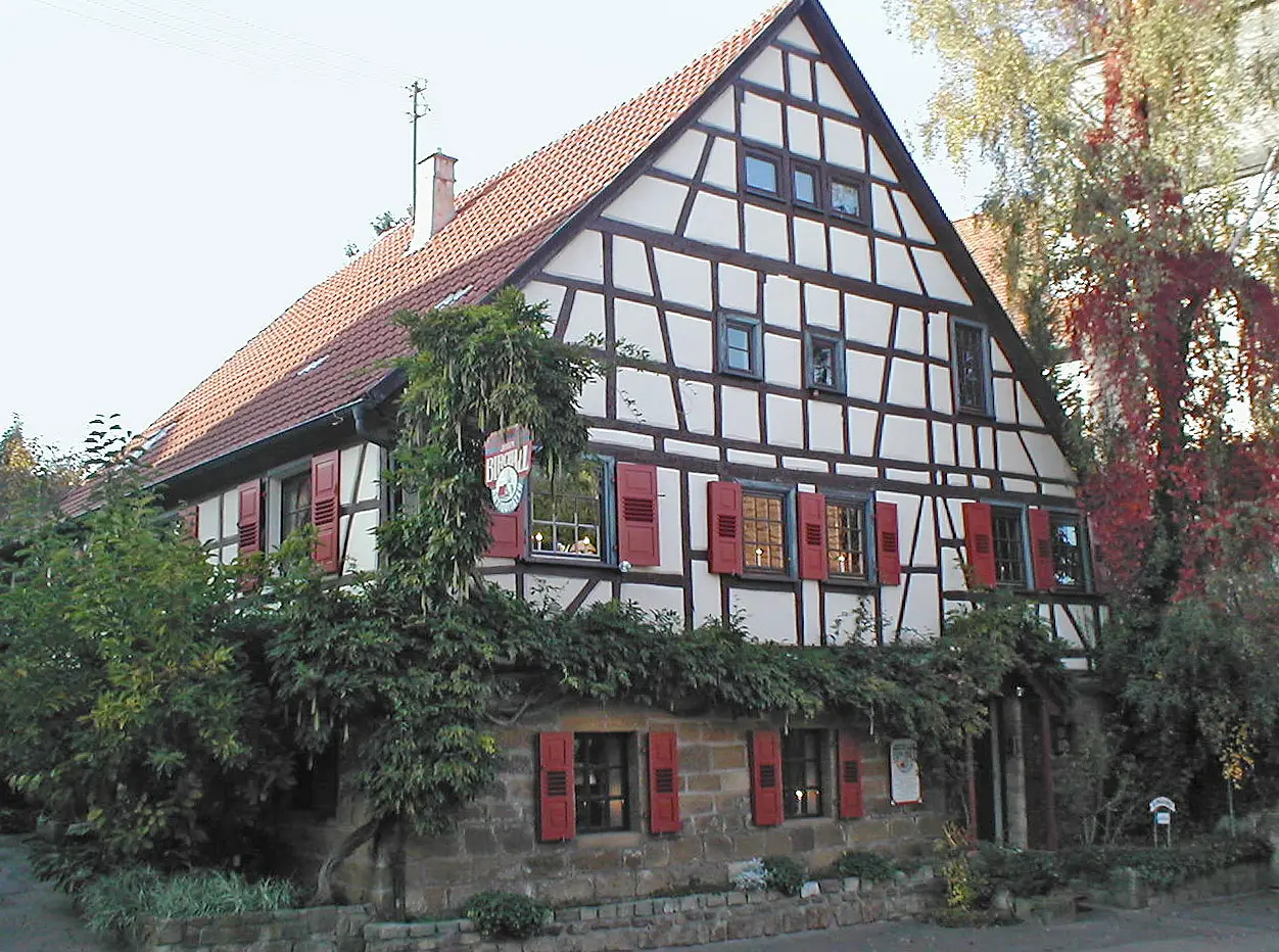 Historisches Fachwerkgebäude in der Ortsmitte von Cleversulzbach