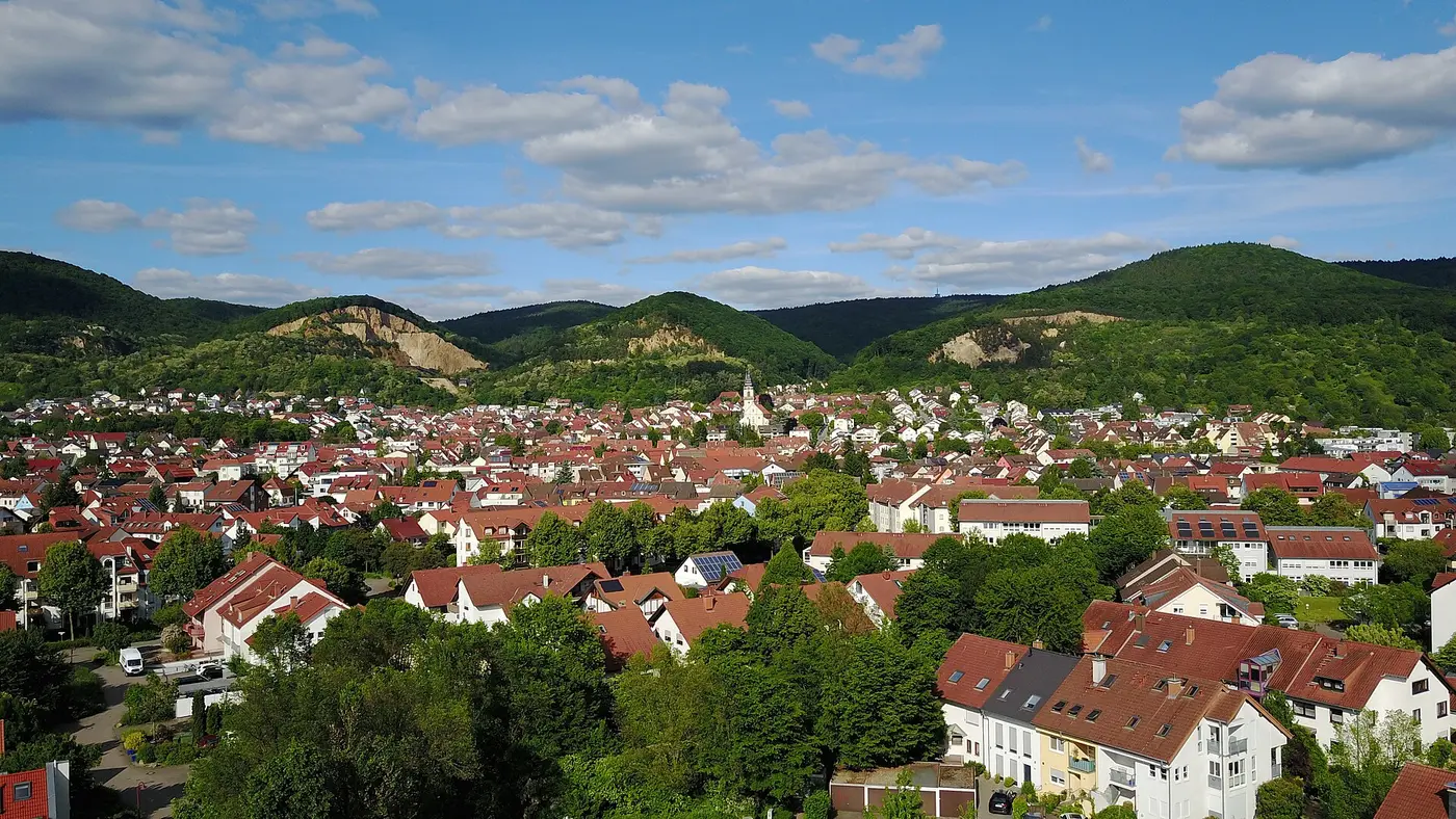 (von links nach rechts) Die Schauenburg, die 3 ehemaligen Steinbrüche Ölberg, Steinbruch Vadder, Steinbruch …