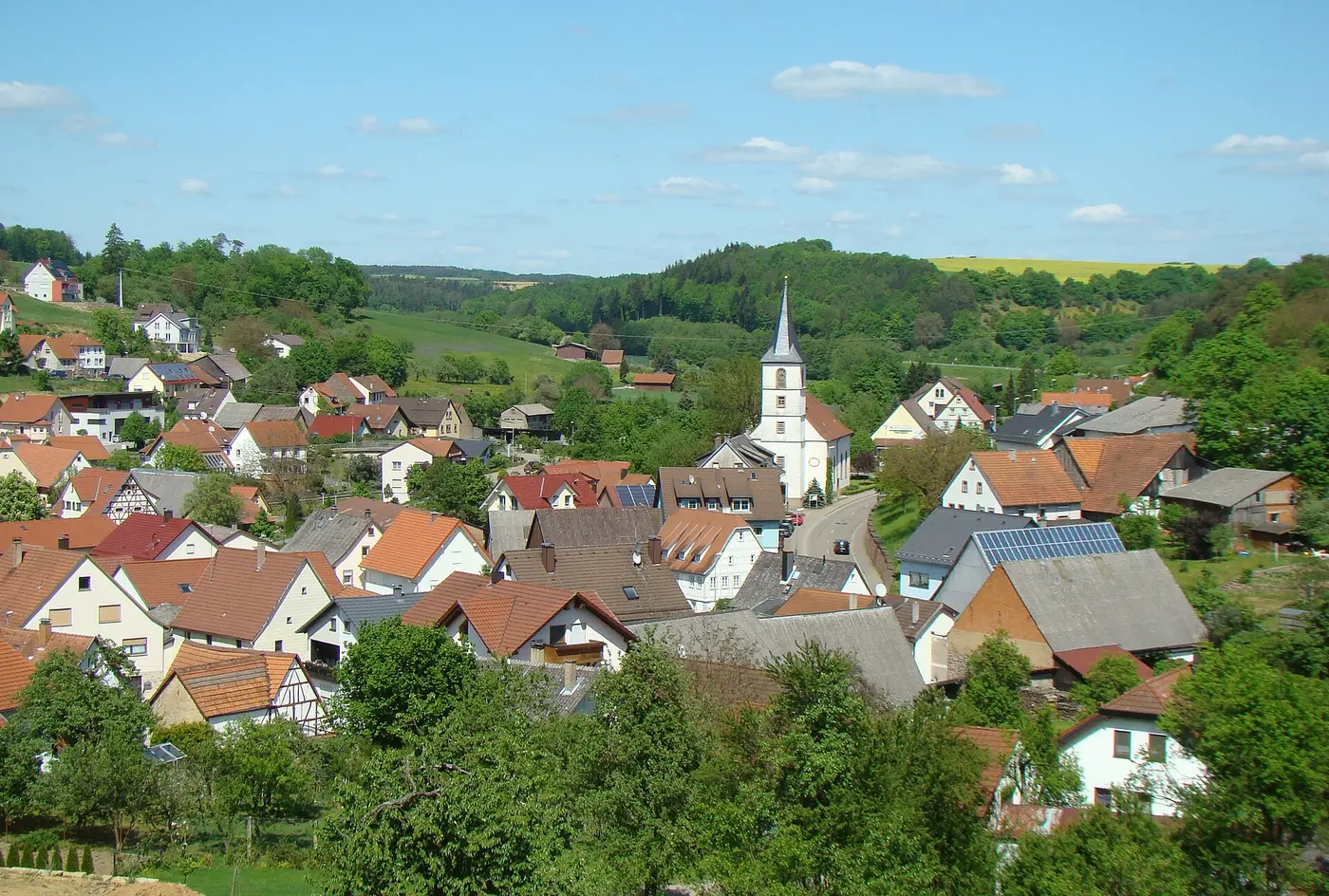 Elztal-Auerbach, Blick zur evang. Kirche