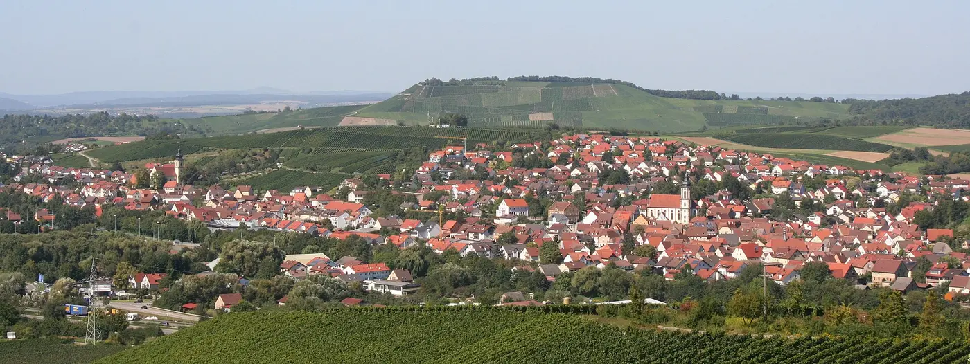 Erlenbach , links Erlenbach-Binswangen, im Hintergrund der Scheuerberg in Neckarsulm , links vorne die …