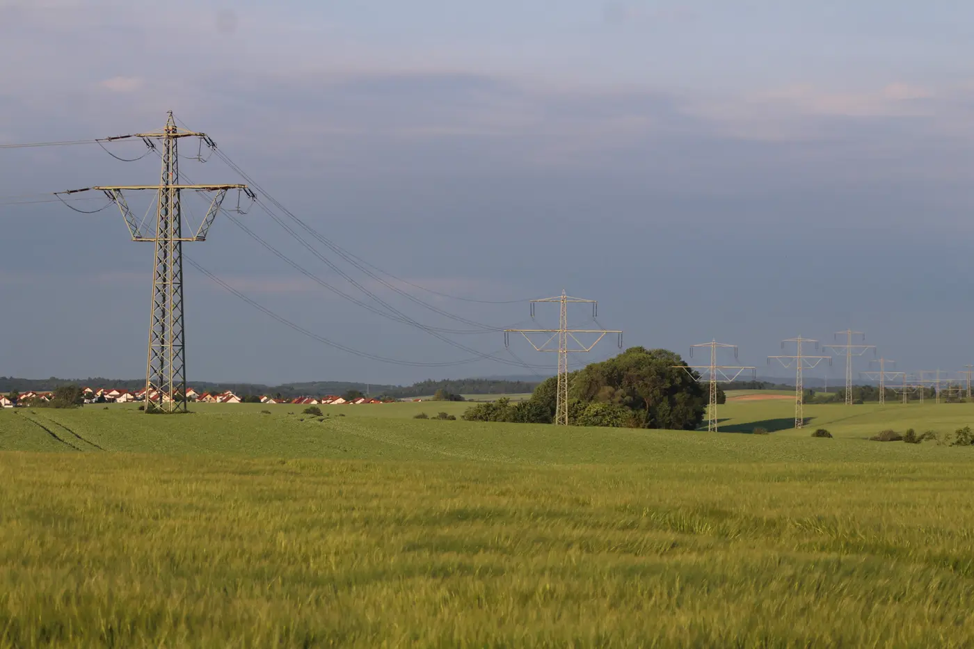 Hochspannungsleitung Rheinau-Hoheneck bei Fürfeld Kameraposition 49° 12′ 19,18″ N, 9° 01′ 09,67″ O Dieses …