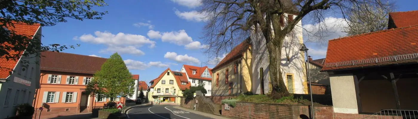 Gaiberger Ortsmittelpunkt: Rathaus und evangelische Kirche