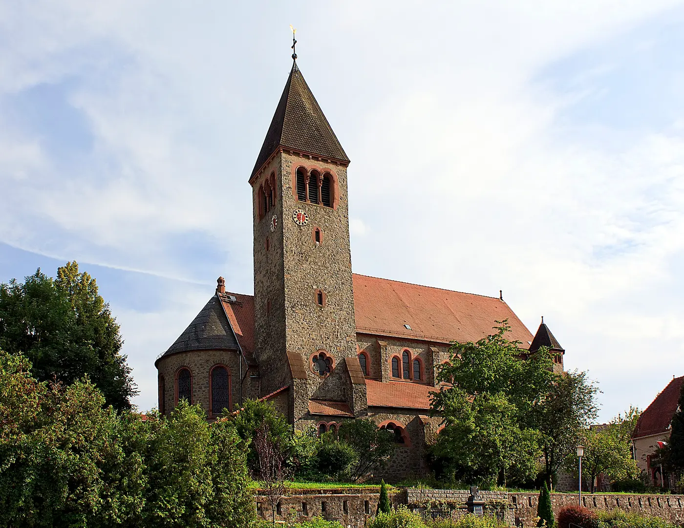 Katholische Pfarrkirche St. Bartholomäus in Kirschhausen , einem Stadtteil von Heppenheim (Bergstraße)