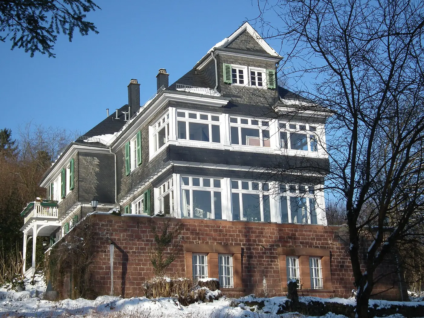 Schiefergedecktes Haus auf dem Kohlhof, früher bekannt als das "Cafe Ehmann" (Baden-Württemberg, Deutschland)