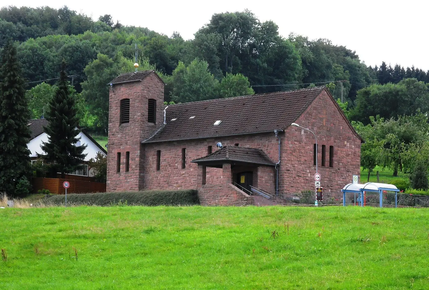 Katholische Pfarrkirche Unbeflecktes Herz Mariens in Löhrbach, Ortsteil von Birkenau im Odenwald