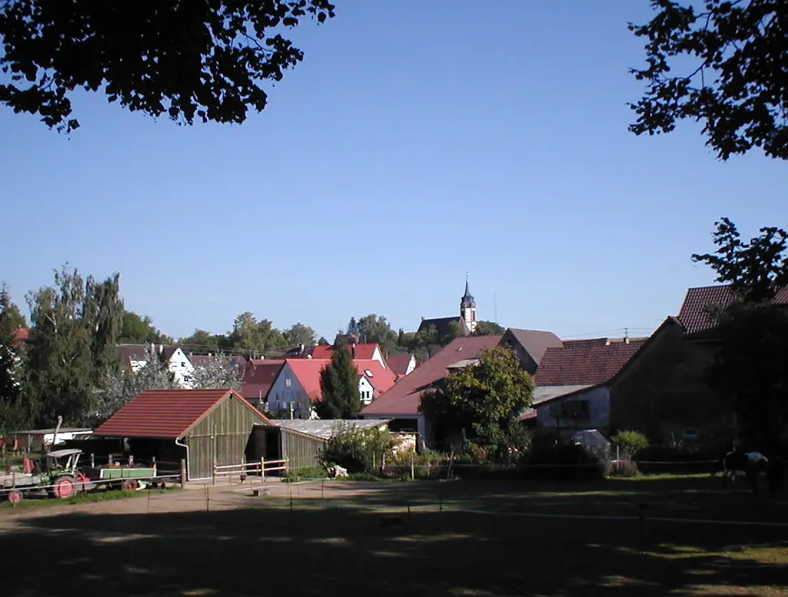 Blick vom Schloss Massenbach über das Dorf Massenbach (Schwaigern, Lkr. Heilbronn)