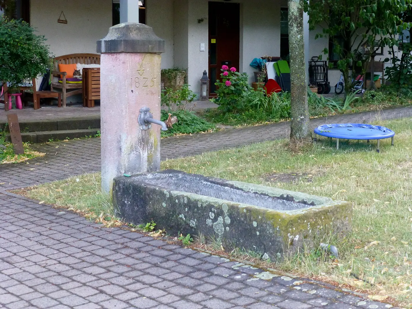 Brunnen beim Anwesen Ober-Liebersbach 2 in Ober-Liebersbach