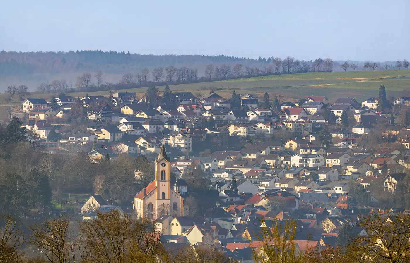 Sinsheim (Rhein-Neckar-Kreis), Teilort Reihen : Ansicht des Dorfkerns aus Ost-Südosten vom Hammberg bei …