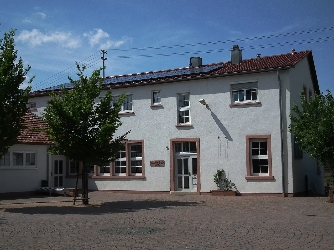 Johann-Crüger-Haus, evangelisches Gemeindehaus hinter der evangelischen Paul-Gerhardt-Kirche in …