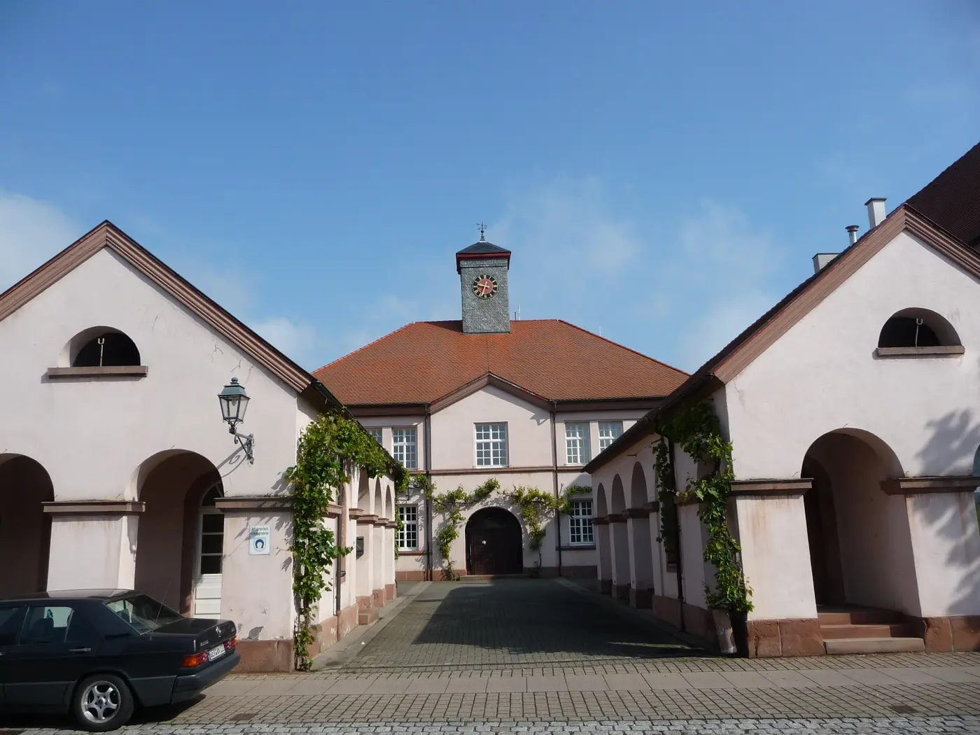Hauptstraße 78 in Schwegenheim: Rat- und ehemaliges Schulhaus