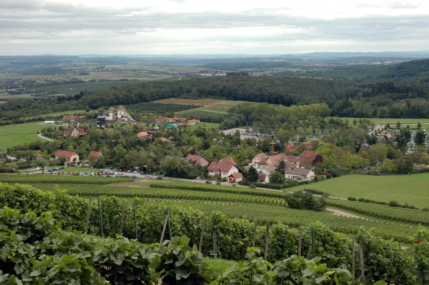 Erlebnispark Tripsdrill, vom Michaelsberg aus gesehen.