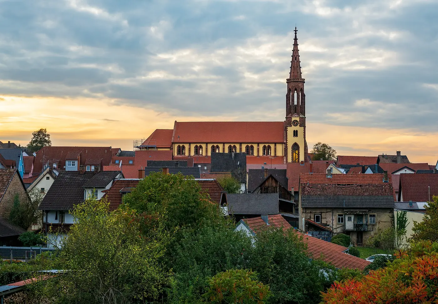 Waibstadt (Rhein-Neckar-Kreis): Blick von der Brücke, mit der der Dr.-Weil-Weg die B292 überquert, über die …