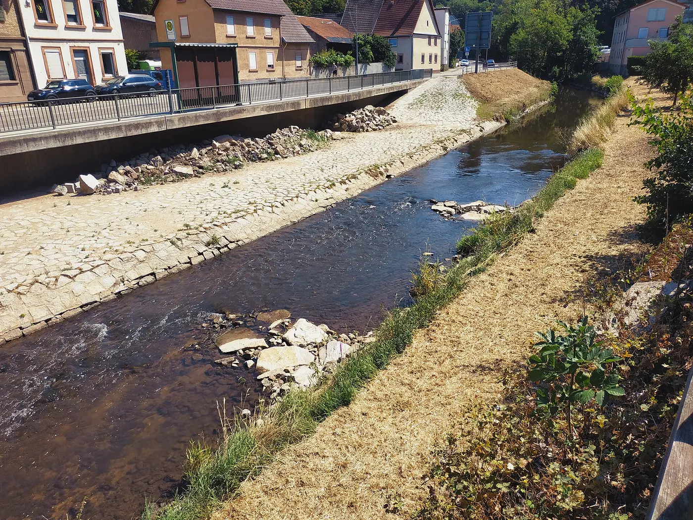 Weinheim, Blick auf die Weschnitz von der Brücke der Grundelbachstraße